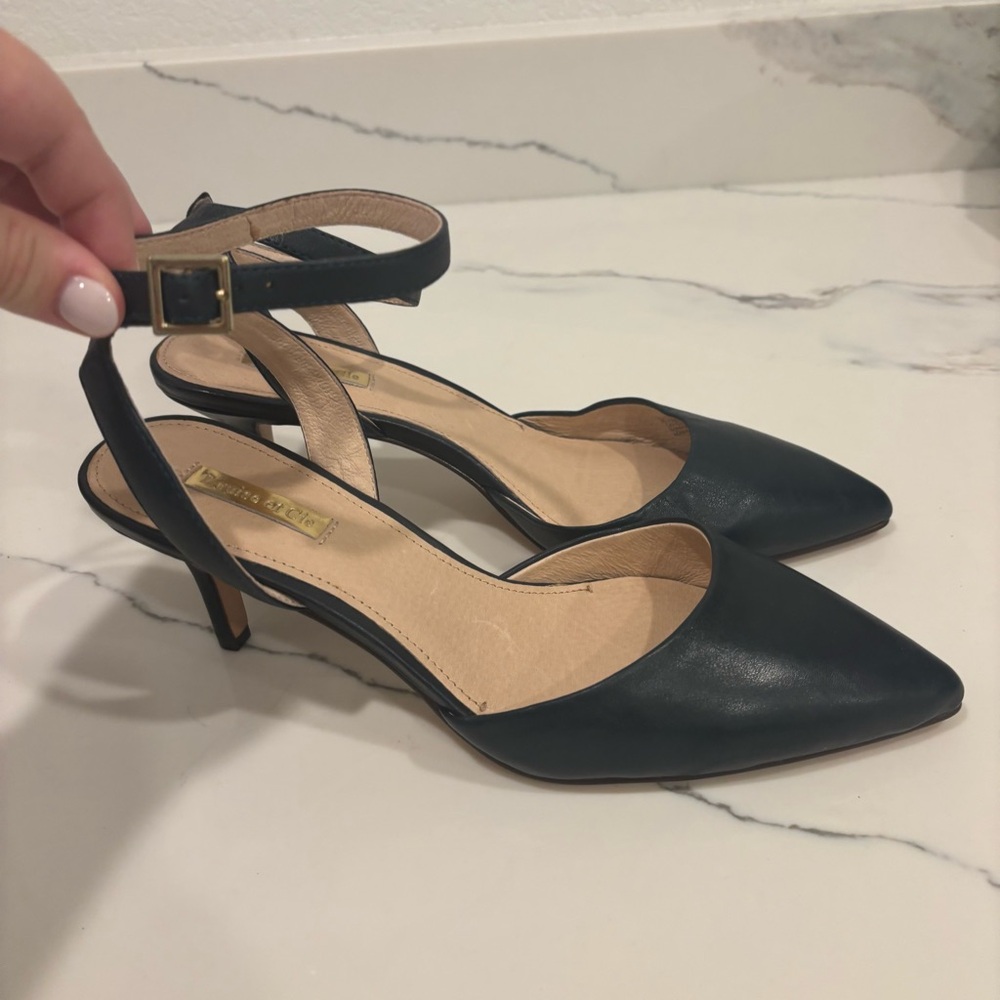 NWOT Louise et Cie Navy Ankle Strap Heels